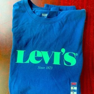 Men’s Levi’s shirt